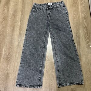 Low waisted black washed jeans with pink bows on pockets 9/29